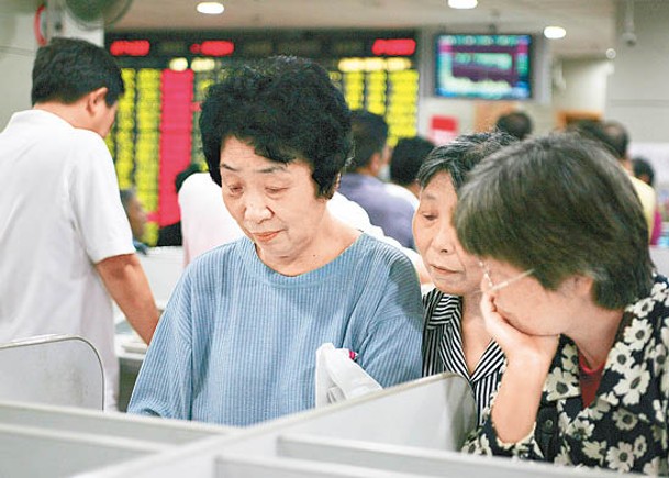 滬深300再刷5年低 酒股續捱沽