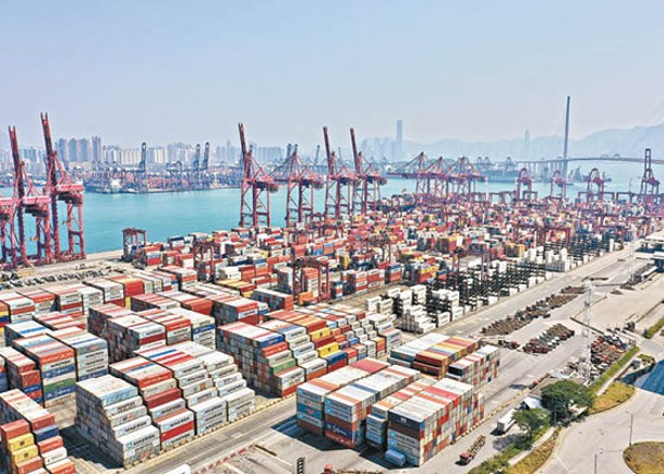 在地緣政治局勢緊張下，本港的進出口表現亦受壓。