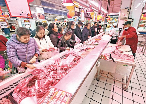 分析預料，即使進入今年元旦後傳統消費旺季，內地豬價仍持續低迷。