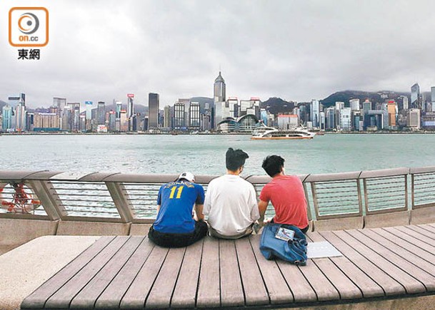 香港營商環境轉差，而經濟環境疲弱，更有機會拖累未來12個月的市場需求。
