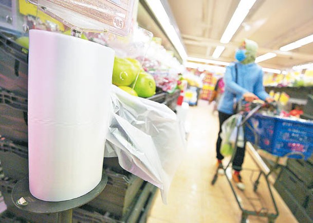 超市膠袋等塑膠的碳排放較替代物料為低。