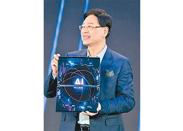 聯想等電腦製造商先後發布AI PC搶商機。圖為董事長楊元慶。