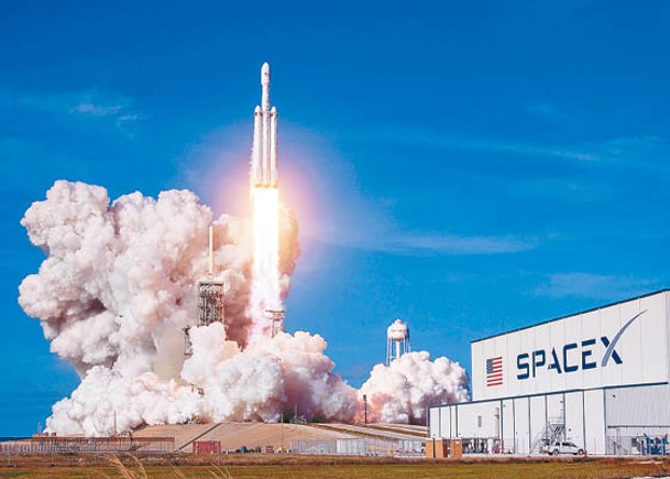 SpaceX的估值達2,100億美元。