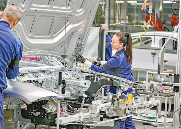 德國首5個月工業生產值萎縮，汽車和建造業是重災區。