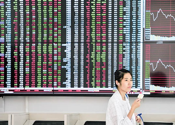 受惠刺激經濟新政，滬深股市昨反彈。