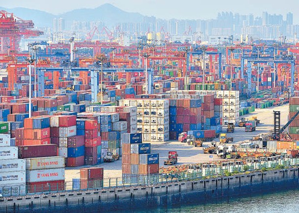 中國商務部提醒，當前外貿環境愈趨複雜及嚴峻。