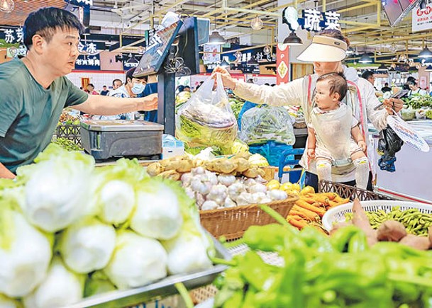 內地通脹按月轉升，主要是食品價格因惡劣天氣下供應減少所致。（中新社圖片）