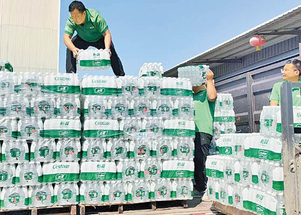 華潤飲料包裝飲用水以「怡寶」牌示人。