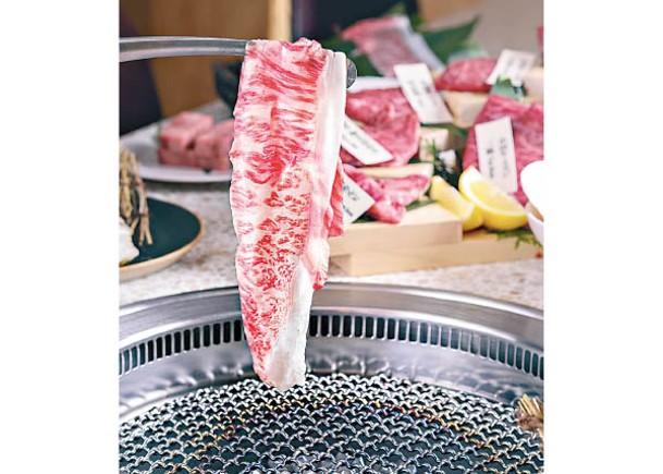 喜歡啖啖肉的爸爸，日式和牛燒肉應能討他歡心。