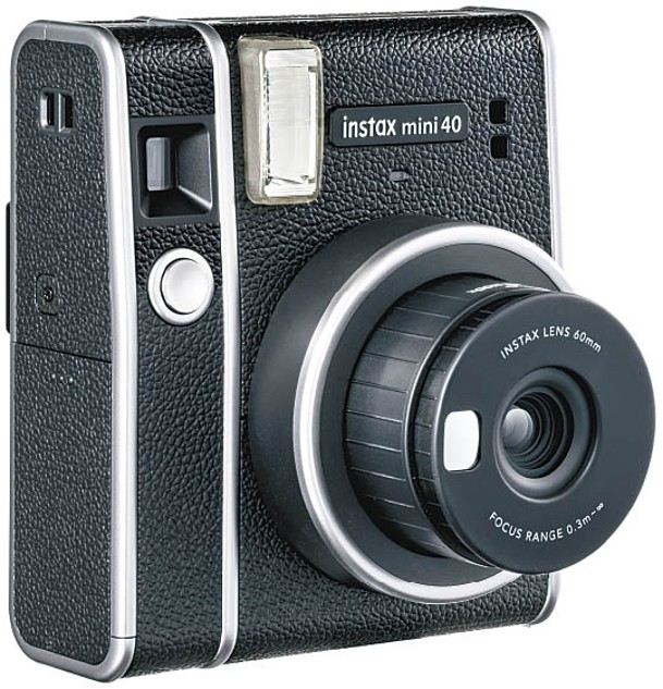instax mini 40的外形向昔日菲林相機致敬。售價︰$880（f）
