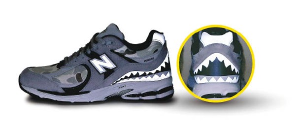 鞋側「N」字及鞋踭位置的鯊魚血盤大口同樣加入3M反光效果。