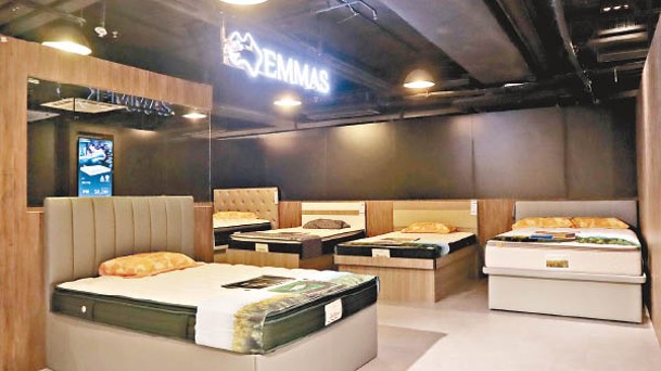 傢居站場內特設EMMAS澳美斯品牌店中店，讓客人以新鮮感覺，參觀港人熟悉的床褥品牌。