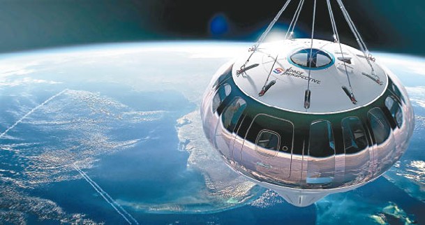 Spaceship Neptune的船艙有9張可躺式豪華座椅、360度全景窗戶、茶點吧等設施。