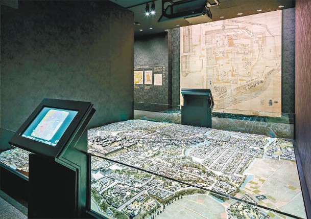2樓「細川時代」展示由細川家管理的熊本城時期模型，並以不同顏色的CG效果投射到模型的方式介紹。