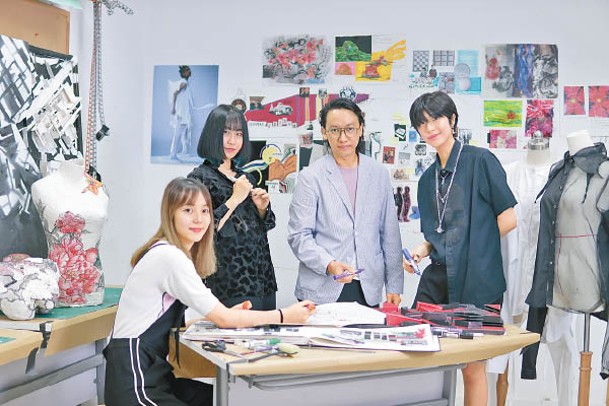 天麟學校的西方藝術設計創意課程旨在幫助學生增強創作能力，引導學生製作具個性的作品集，提升入讀海外名校的機會。