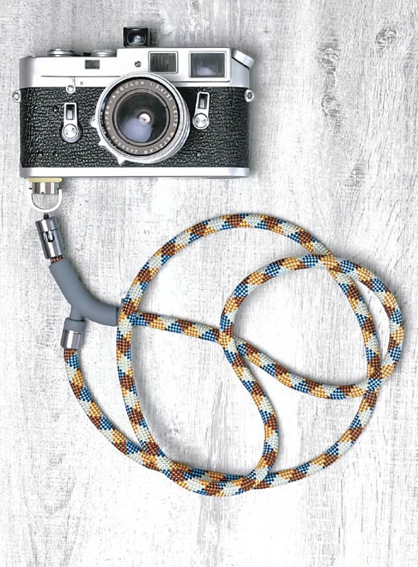 Yoggle Film便攜式相機繩。<br>售價：$580（d）