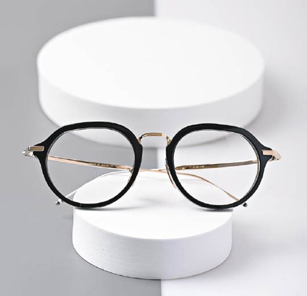 THOM BROWNE TBX-421 眼鏡 $5,700（C）