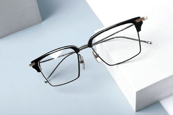 THOM BROWNE TBX-422 眼鏡 $6,200（C）