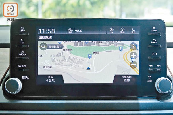 8吋中央觸控屏幕可連接Apple CarPlay及對應車載導航系統，緊貼新世代的用車所需。