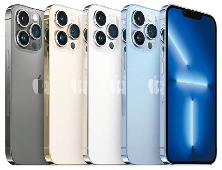 iPhone 13 Pro及13 Pro Max設有石墨色、金色、銀色和全新的天峰藍色。<br>售價：iPhone 13 Pro：$8,499（128GB）、$9,299（256GB）、$10,999（512GB）、$12,699（1TB）<br>iPhone 13 Pro Max：$9,399（128GB）、$10,199（256GB）、$11,899（512GB）、$13,599（1TB）