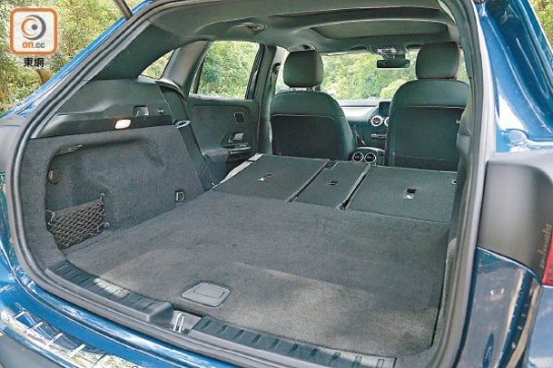 尾箱標準容量435L，翻平後排椅背更可一舉提升至1,320L，可滿足大載物量需要。