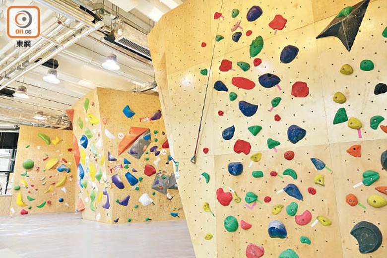 場內設4,000平方呎室內攀石場，而當中的抱石場更有不同難度路線任君選擇。