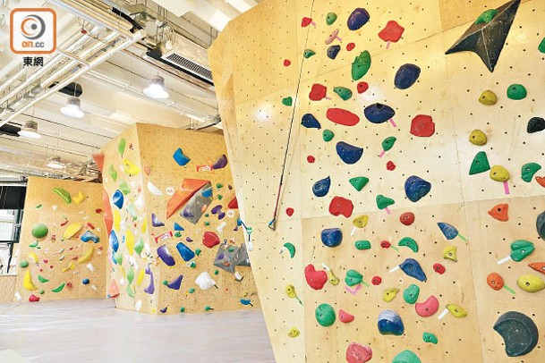 場內設4,000平方呎室內攀石場，而當中的抱石場更有不同難度路線任君選擇。