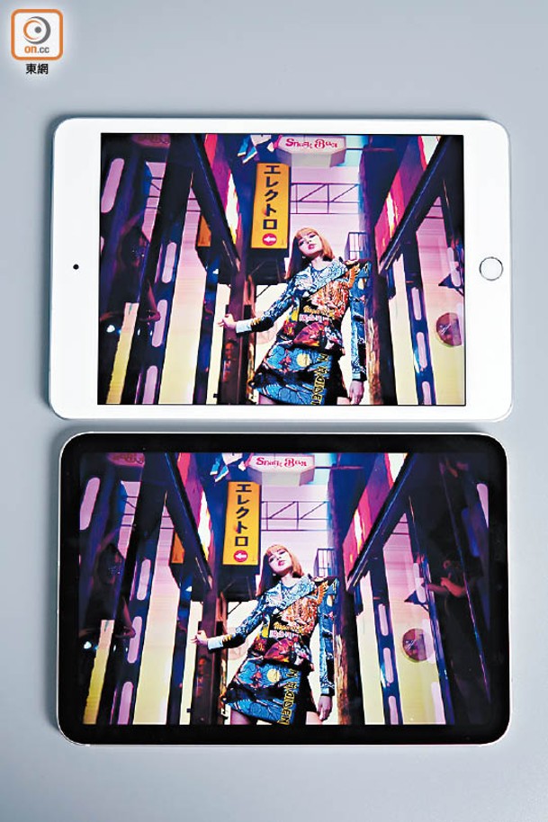 iPad mini 6（下）跟iPad mini 5（上）體積相若，但新一代屏幕更大更靚。