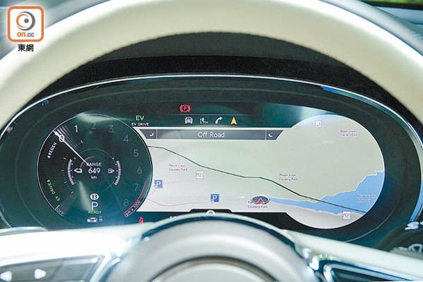 數碼化儀錶可按駕駛者需要切換成不同畫面，例如將導航地圖最大化，左圓錶顯示引擎轉數等。