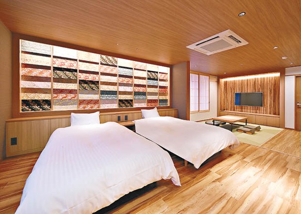 全部客房的設計均以香住地區為主題 ，圖為客室「雅」的環境。