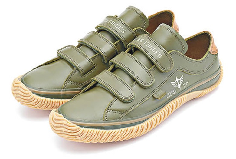 渣古II鞋款以綠色設計，並寫有ZEON FORCES字樣。