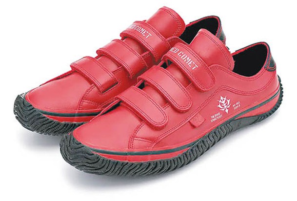 馬沙專用渣古II鞋款以紅色設計，並寫有RED COMET字樣。
