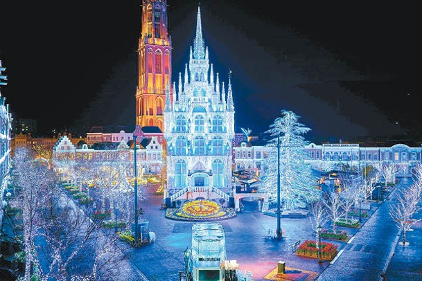 「白銀世界」的焦點是散發着銀白光芒的教堂，旁邊則有掛上1萬顆水晶的15米高大樹。