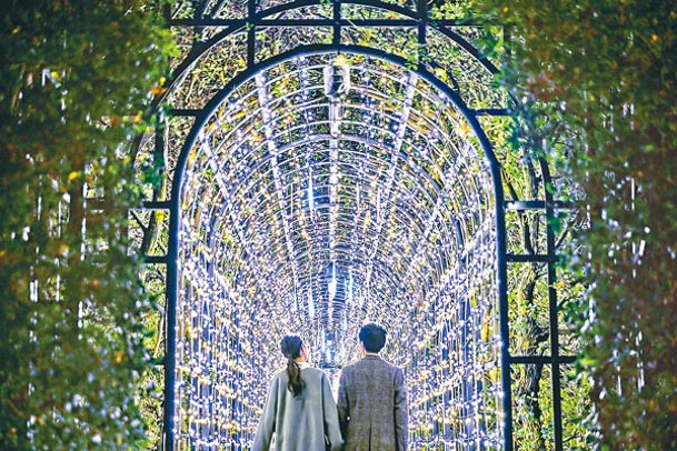 白銀Promenade設有「永恒之拱門」，適合與戀人一起前往。