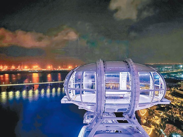 座艙內可360度欣賞寶安中心區繁華景色以及前海灣的優美海岸線。