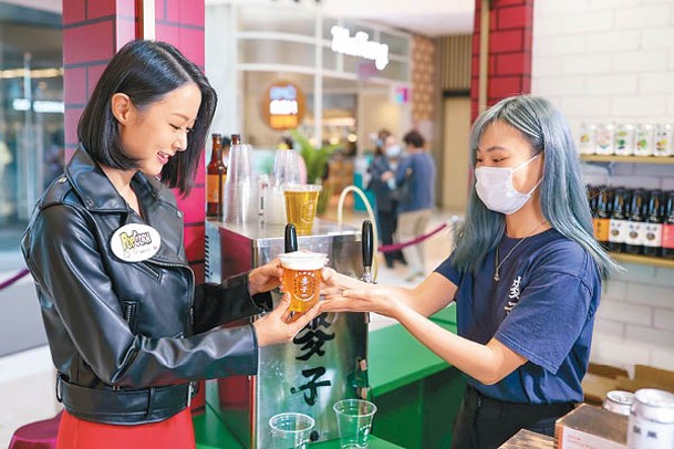本港首間全華人班底精釀啤酒廠Mak’s Beer，以香港本地原料釀製啤酒。