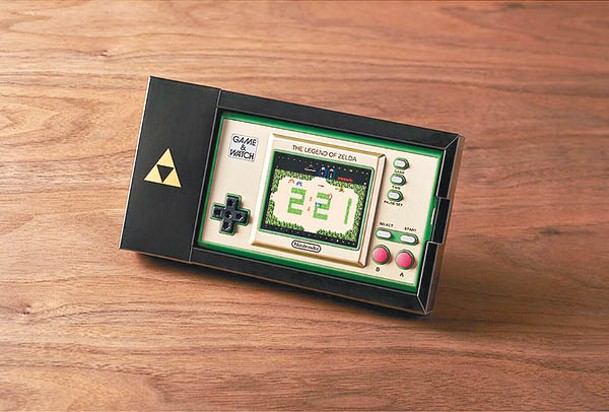 包裝盒經特別設計，遊戲機作時鐘模式時可連盒一併作家居裝飾。