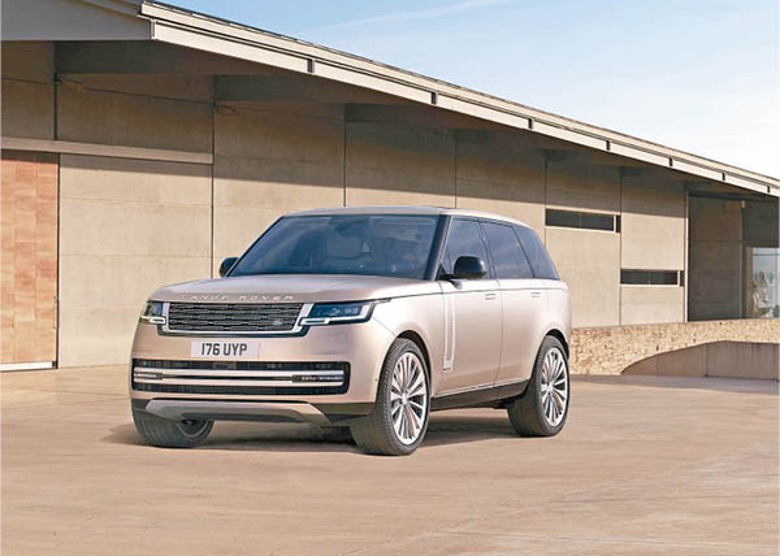 第5代豪華旗艦SUV —— Range Rover，車身設計更趨精緻簡潔，展現不一樣的現代美學。