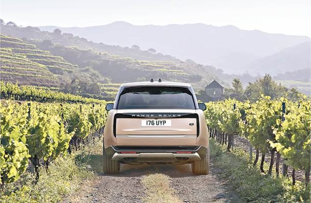新世代Range Rover搭載極具彈性的全新MLA-Flex底盤平台。