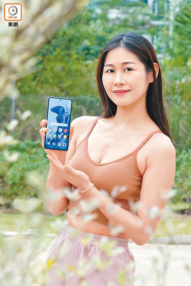 Xiaomi 11T用上6.67吋AMOLED屏幕，前置1,600萬像素開孔式鏡頭。售價：$3,699（a）
