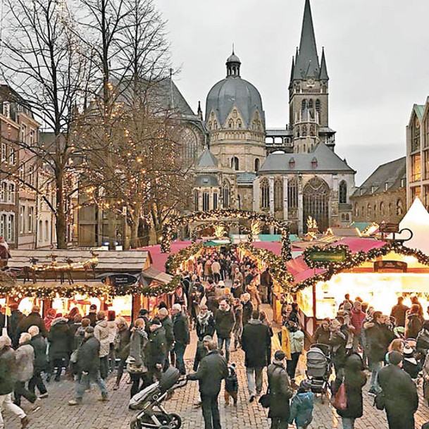 市集內有約120個攤檔聚集，分布於亞琛主教座堂等周邊地方。