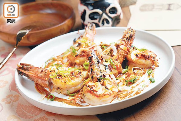 塞舌爾大蝦<br>以大蝦代替傳統肉類，抹上東非風格的混合香料，再加橄欖油、大蒜烤，最後加點紅咖喱醬和魚露等調味，香辛彈牙。