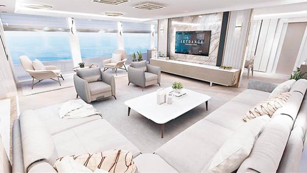 船身安裝了落地玻璃窗，乘客即使留在室內，也能欣賞到窗外的絕美景色。