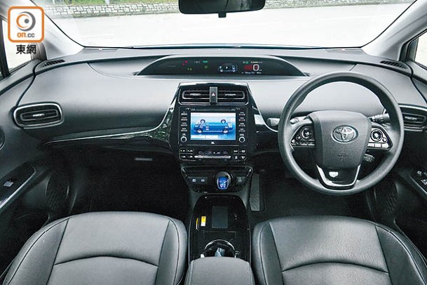 車載TSS主動式安全系統集多項主動行車安全功能於一身，可利用多功能軚環右方的快捷鍵操控。