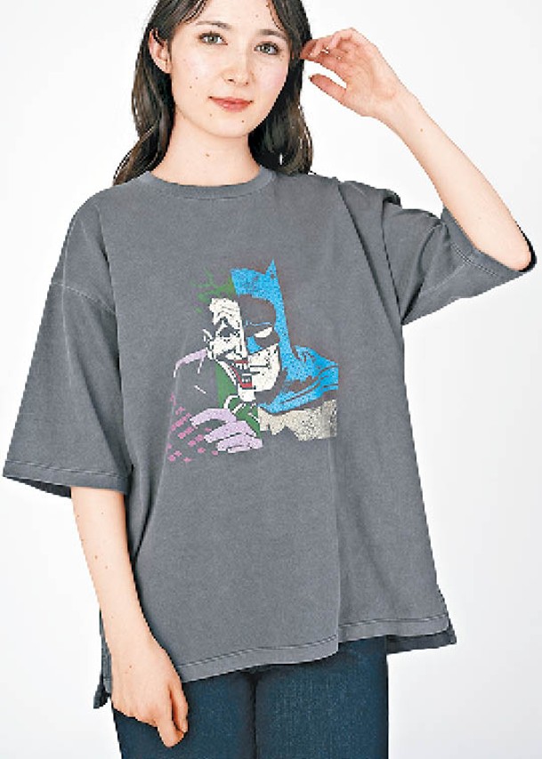 小丑及蝙蝠俠半邊面圖案五分袖Tee，售¥3,500（約HK$231）。