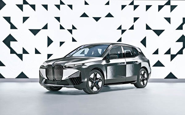 BMW iX Flow車身採用嶄新E Ink技術，配色隨時變出新花款。