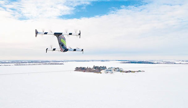 飛行器可於草地、瀝青路面、雪地、冰面上着陸。