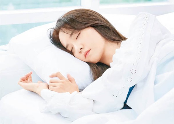 疫情不但嚴重打亂大家的日常生活，更直接影響晚間的睡眠質素，導致很多人出現輾轉難眠的情況。