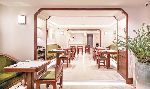 餐廳融入摩登法國風和傳統中國風設計，別具特色。