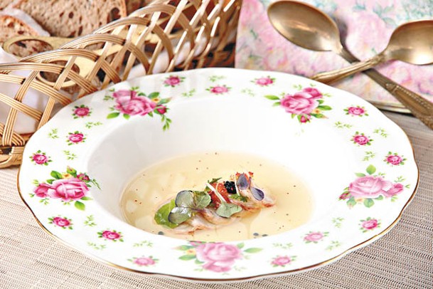 法國人於夏天喜愛用蔬果製作的凍湯，好消暑。